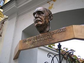 Памятник великому гуманисту в Праге