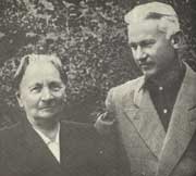 А. Фадеев с матерью.
1949 год.